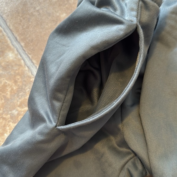 Nike Kids Jogger Pants - Gray Size Medium Ages 10-12 with pockets and drawstring - Picture 6 of 9